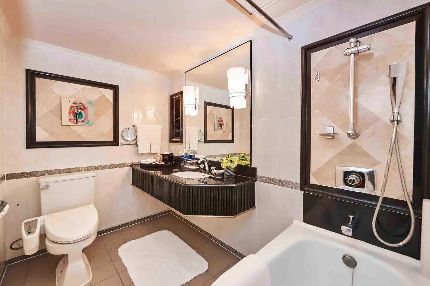 Lotte Legend Hotel Saigon Badezimmer