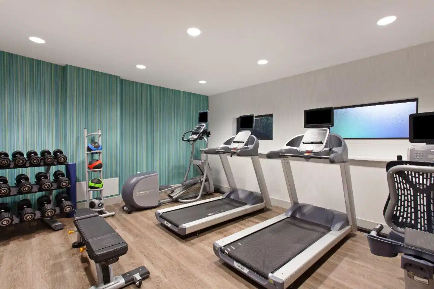 Holiday Inn Express West Los Angeles-Santa Monica Sport und Entertainment