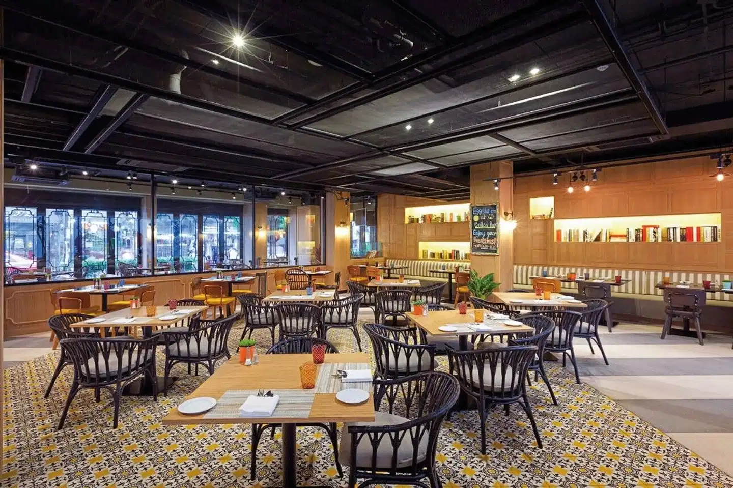 Tinidee Trendy Bangkok Khaosan Restaurant