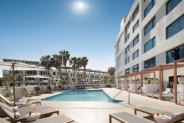 Hilton Santa Monica Hotel & Suites Pool