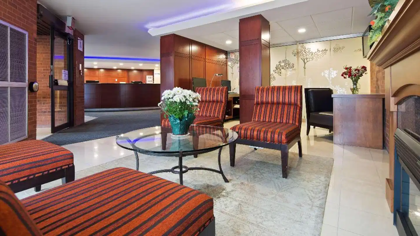 Best Western Plus Ottawa City Centre Lobby