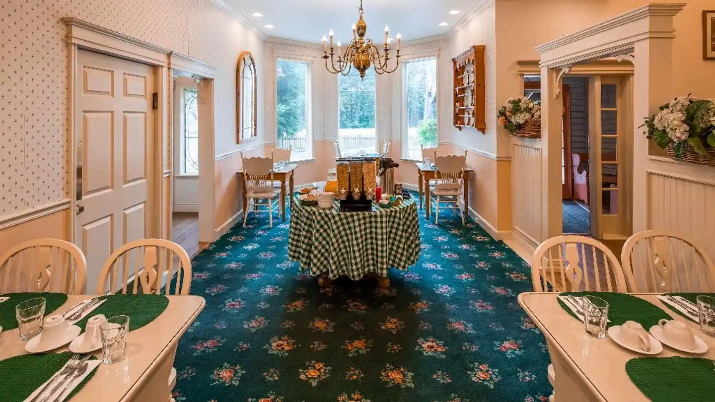 Best Western Grandma's Feather Bed Lobby