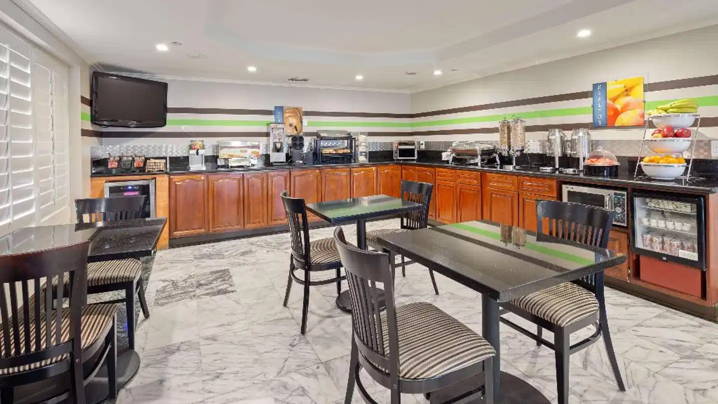 Best Western Pasadena Royale Inn & Suites Bar