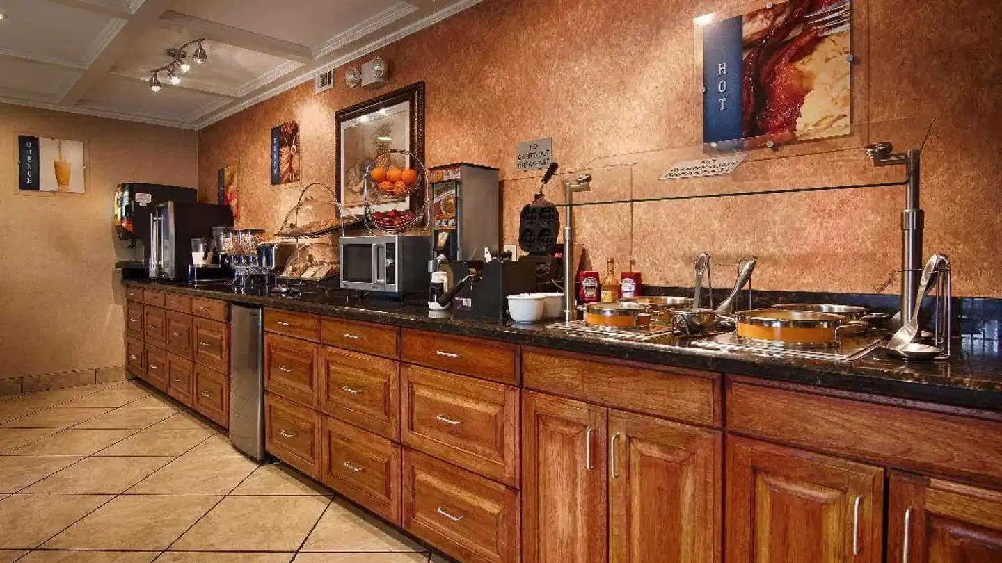 Best Western Vicksburg Inn Bar