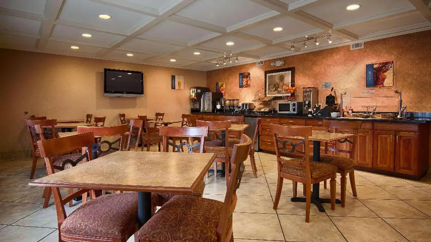 Best Western Vicksburg Inn Bar