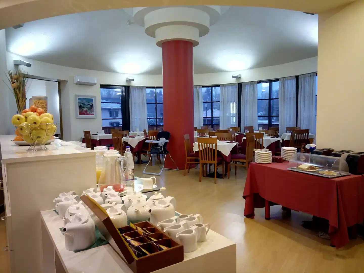 Luna Hotel Motel Airport Restaurant