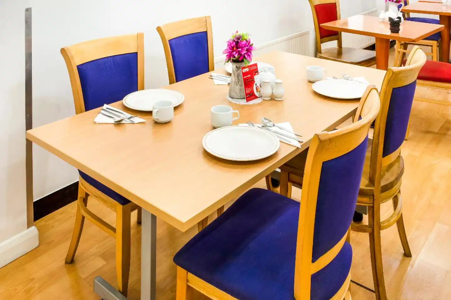 OYO Townhouse New England Victoria Restaurant