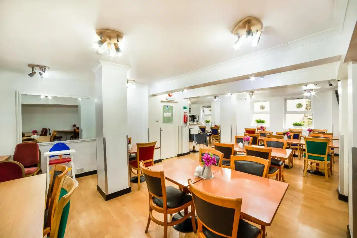 OYO Townhouse New England Victoria Bar