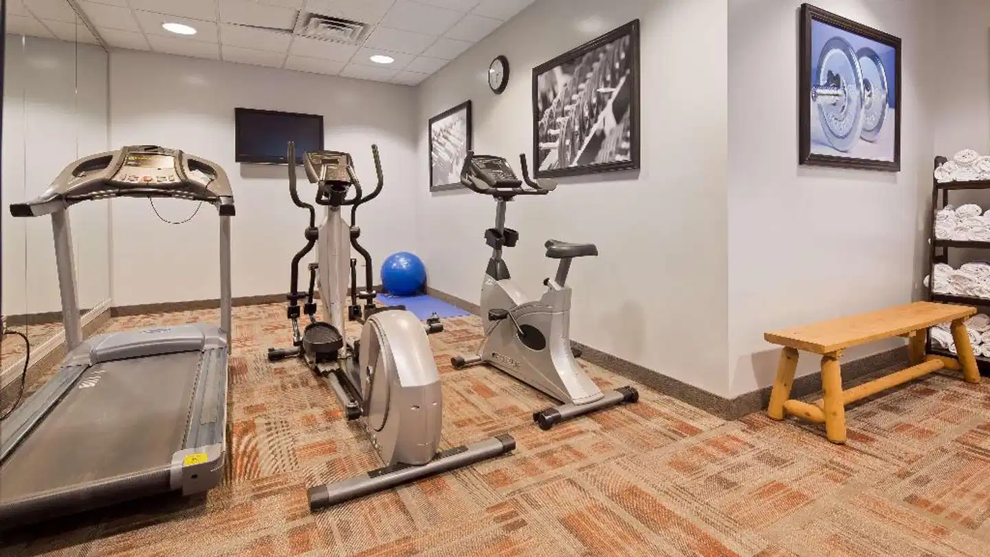 Best Western Plus Crossroads Inn & Suites Sport und Entertainment