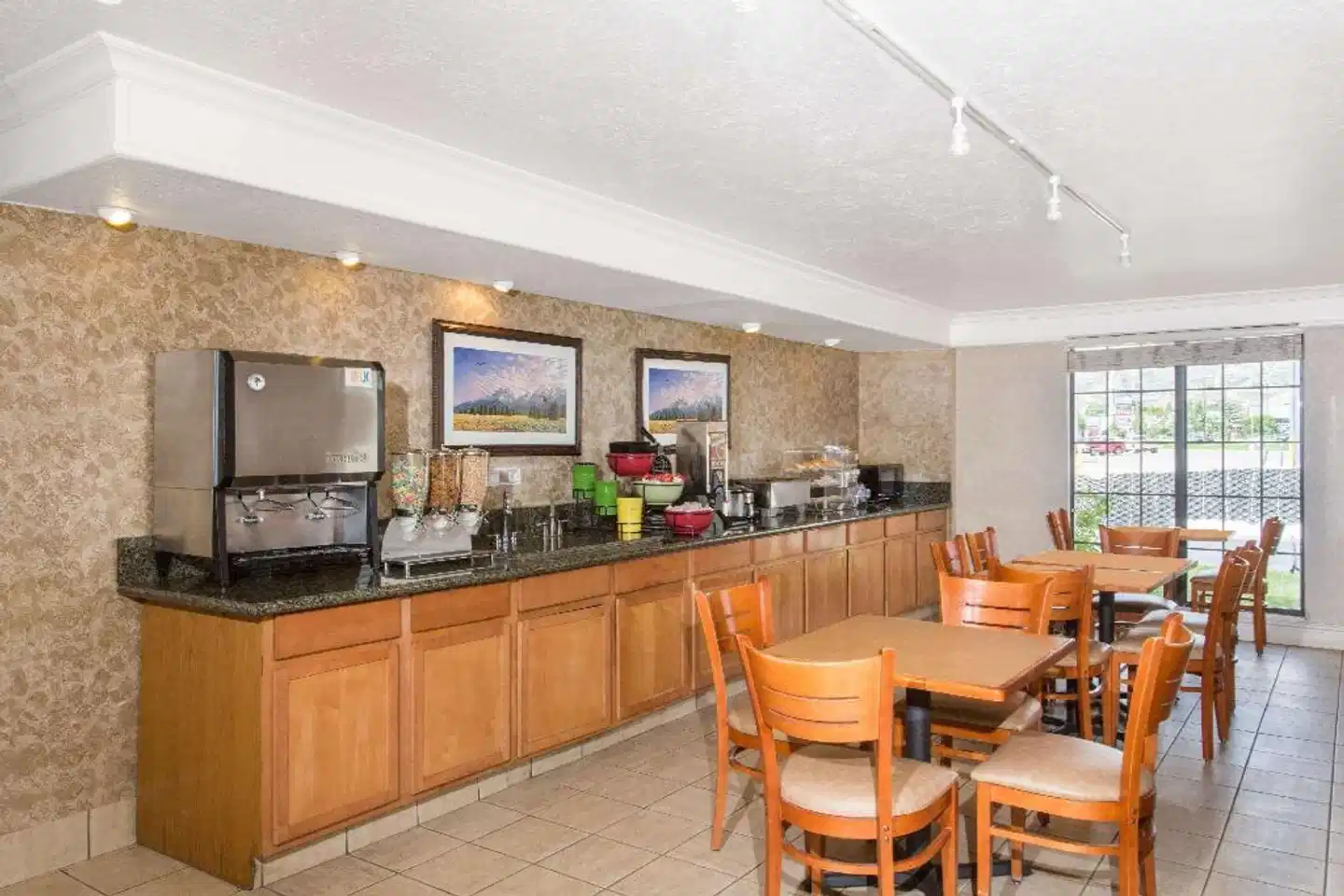 Baymont by Wyndham Rock Springs Bar