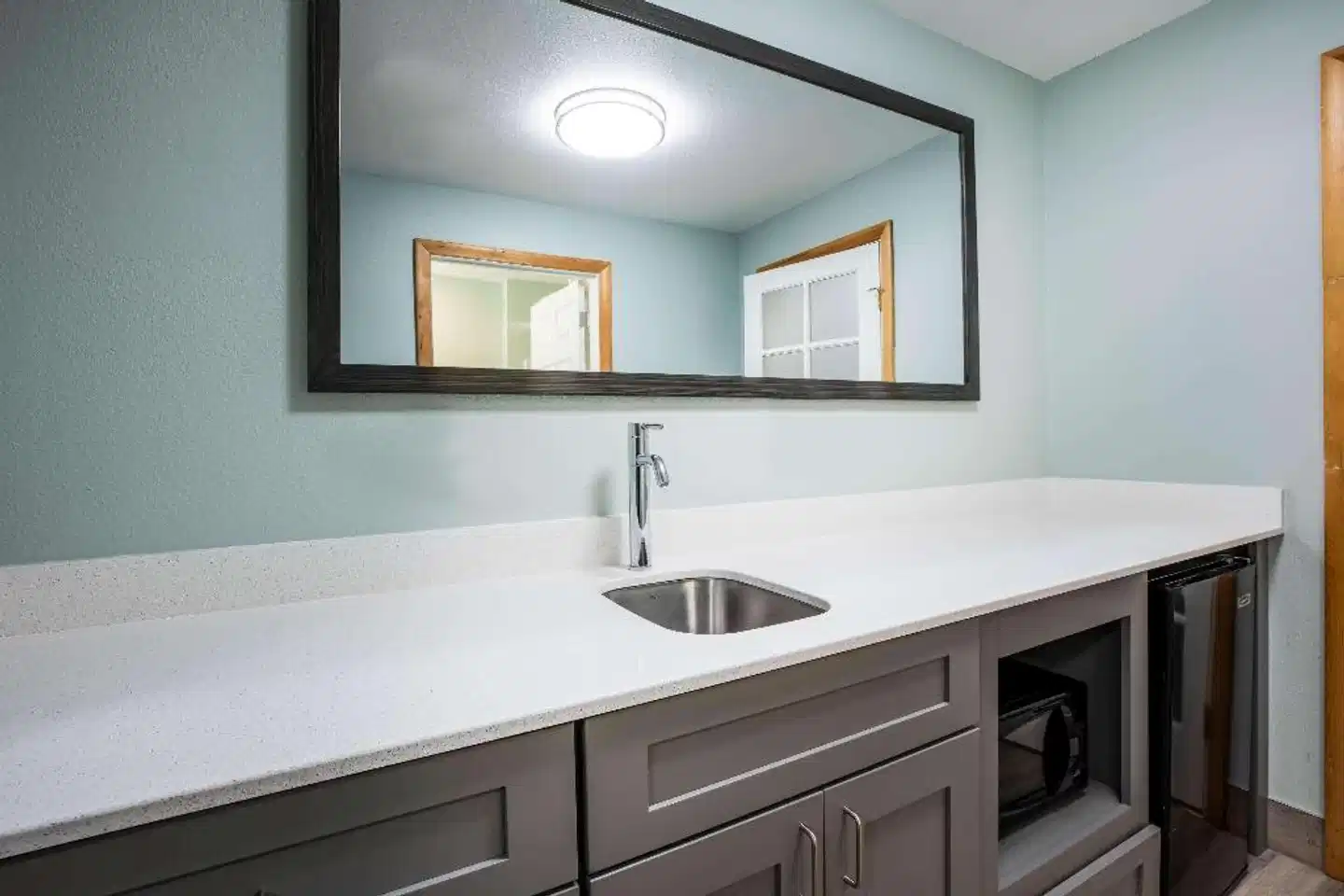 La Quinta Inn & Suites by Wyndham Newport Badezimmer