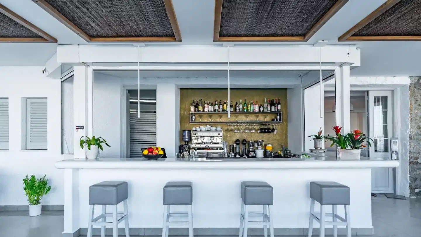 Manoulas Beach Hotel Bar