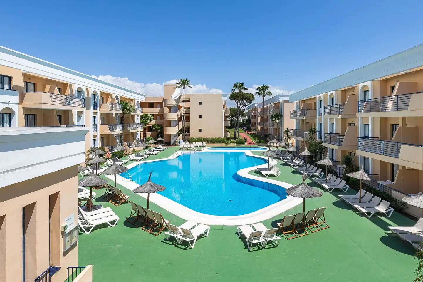 Sol Sancti Petri Apartamentos Pool