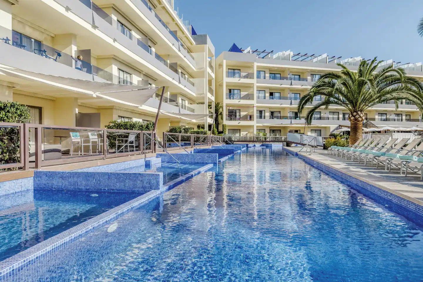 Zafiro Palmanova Pool