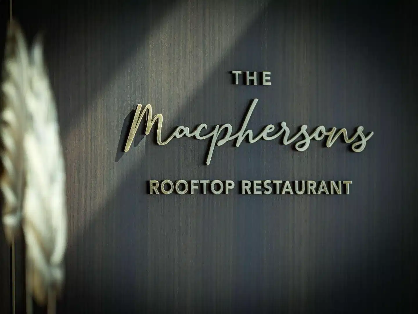 The Britannique Naples, Curio Collection by Hilton Landkarte