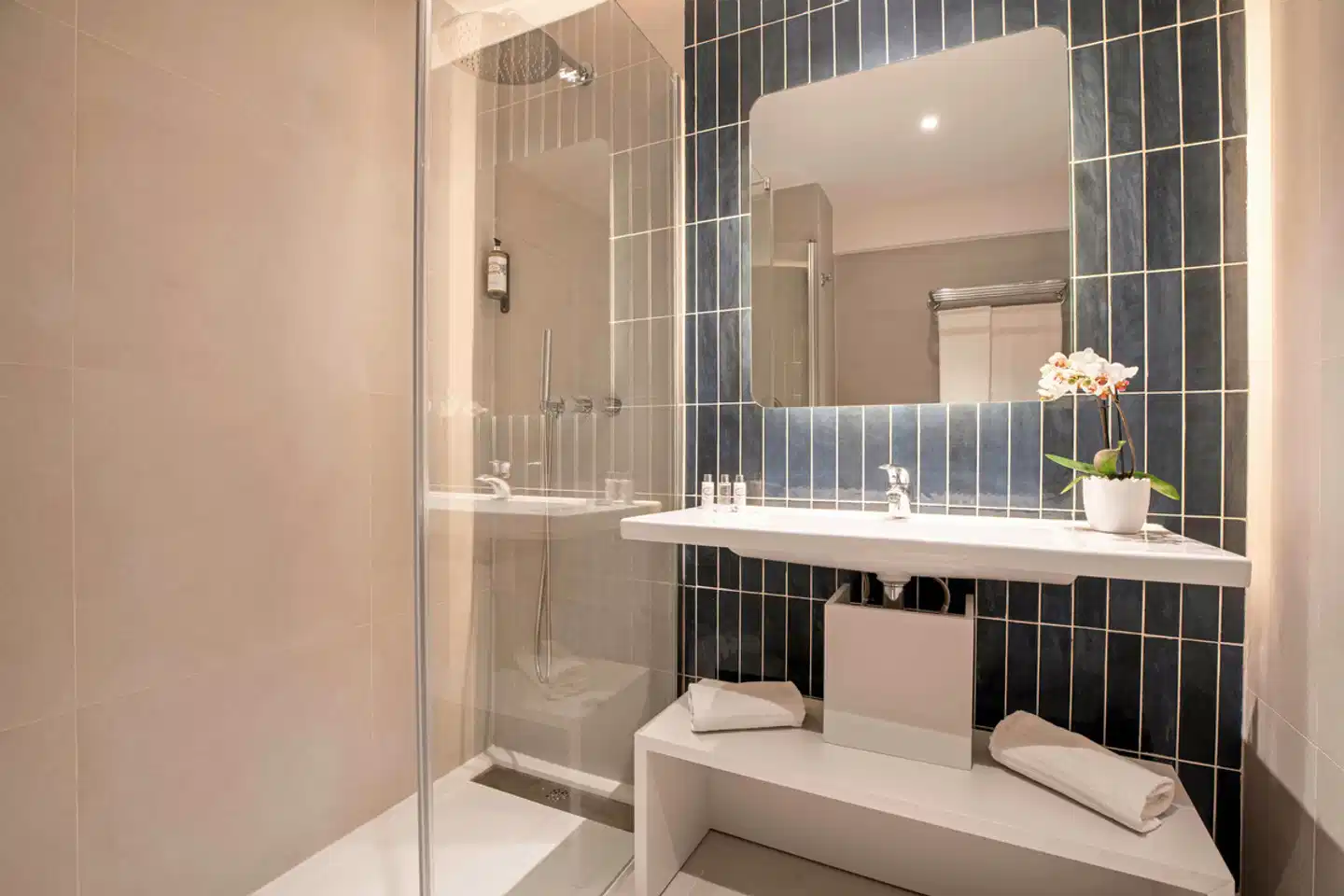 Aqualuz Lagos by Editory Badezimmer