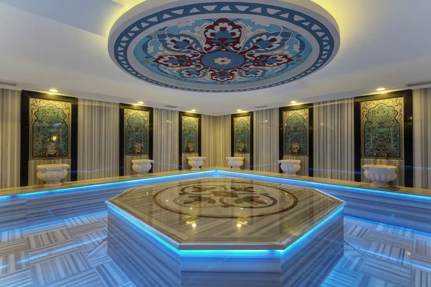 Alaiye Kleopatra Hallenbad