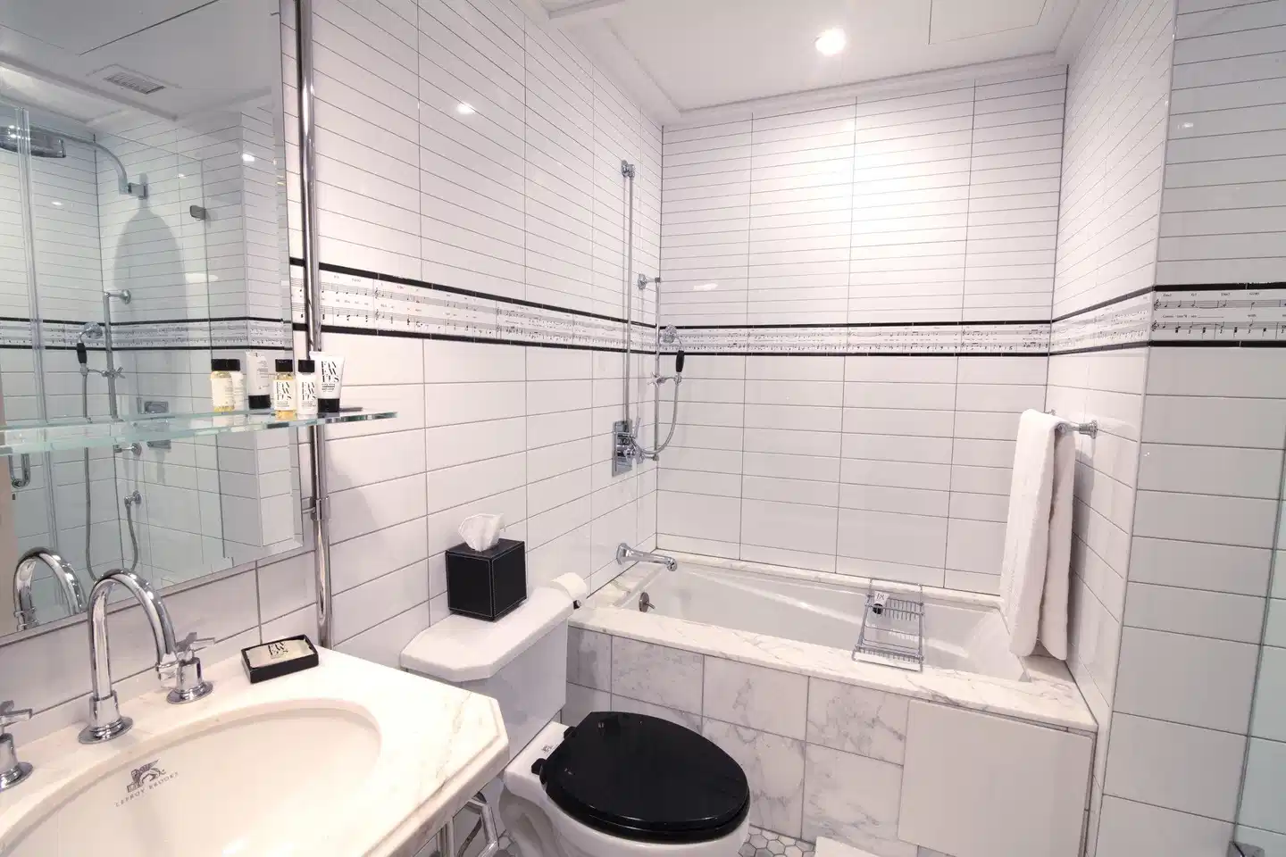 The Evelyn (Formerly Gershwin Hotel) Badezimmer