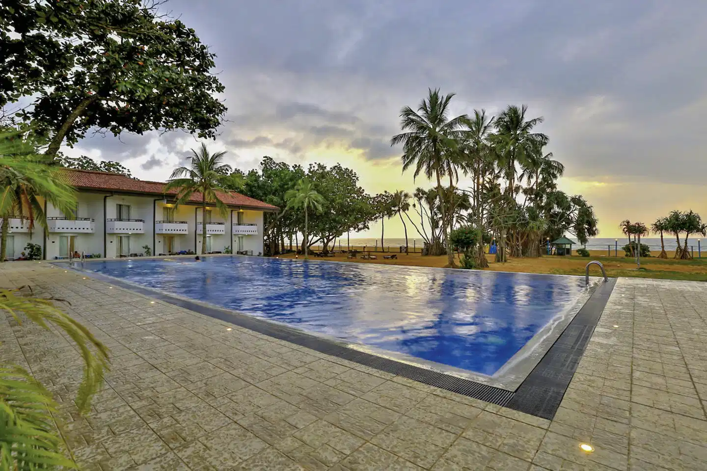 Hibiscus Beach Hotel Pool