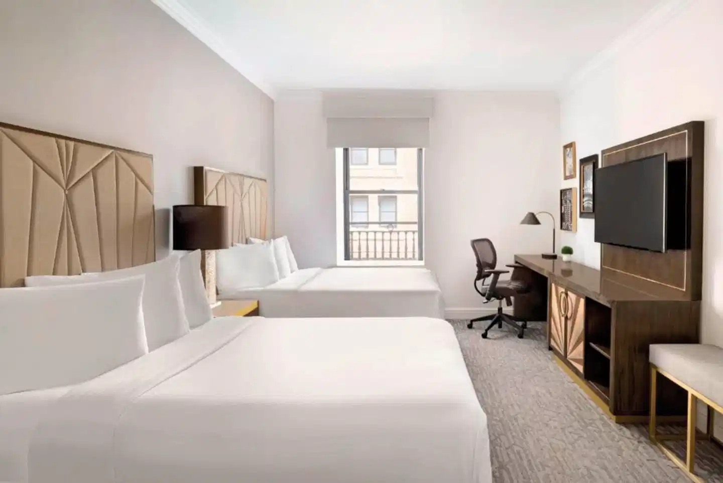 Martinique New York on Broadway, Curio Collection by Hilton Wohnbeispiel