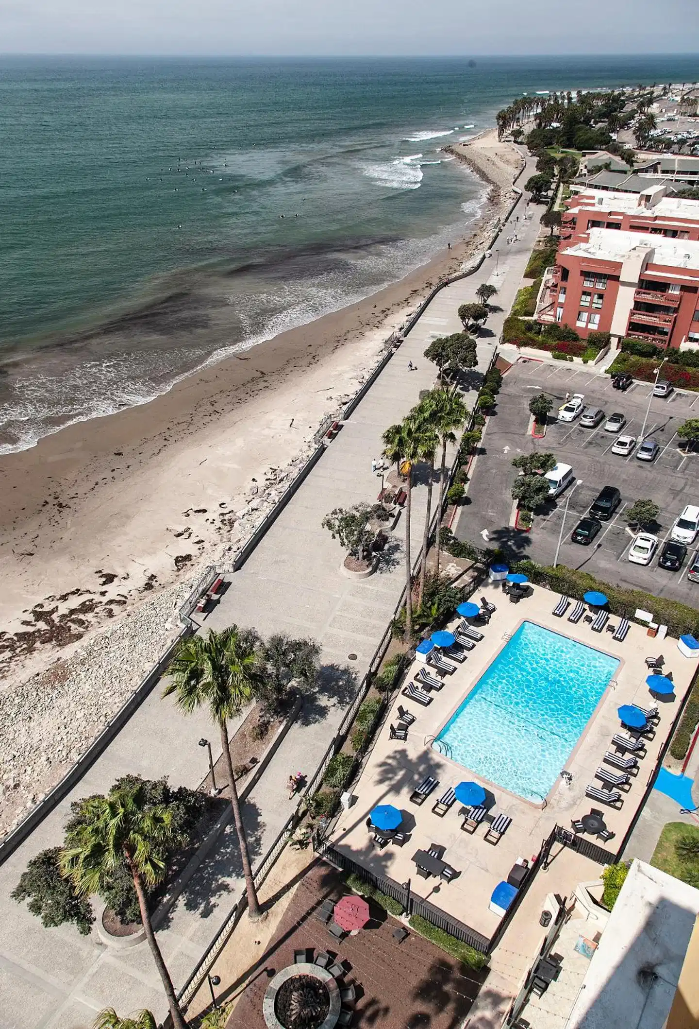 Crowne Plaza Hotel Ventura Beach Pool