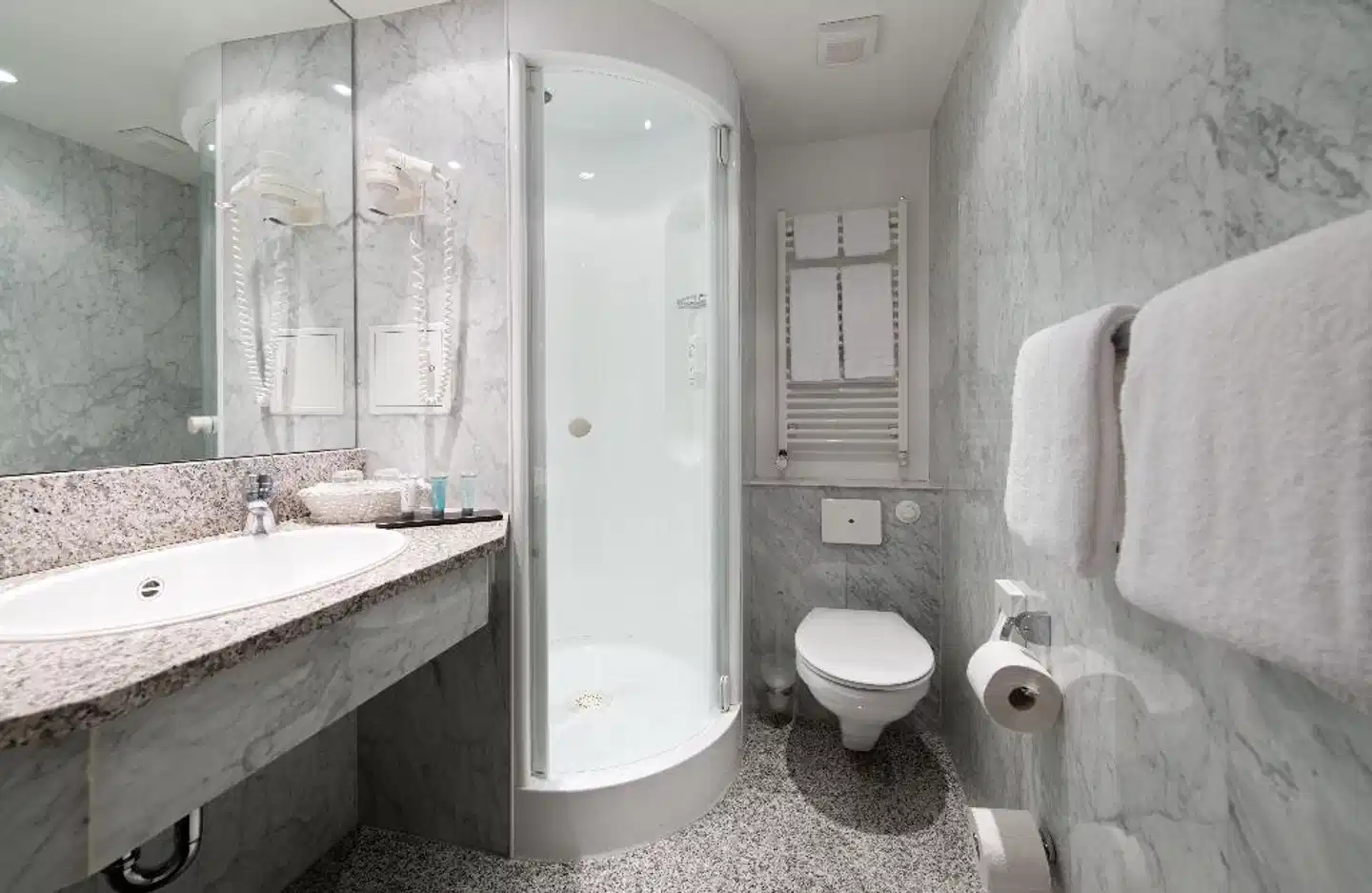 Leonardo Hotel Hannover Airport Badezimmer