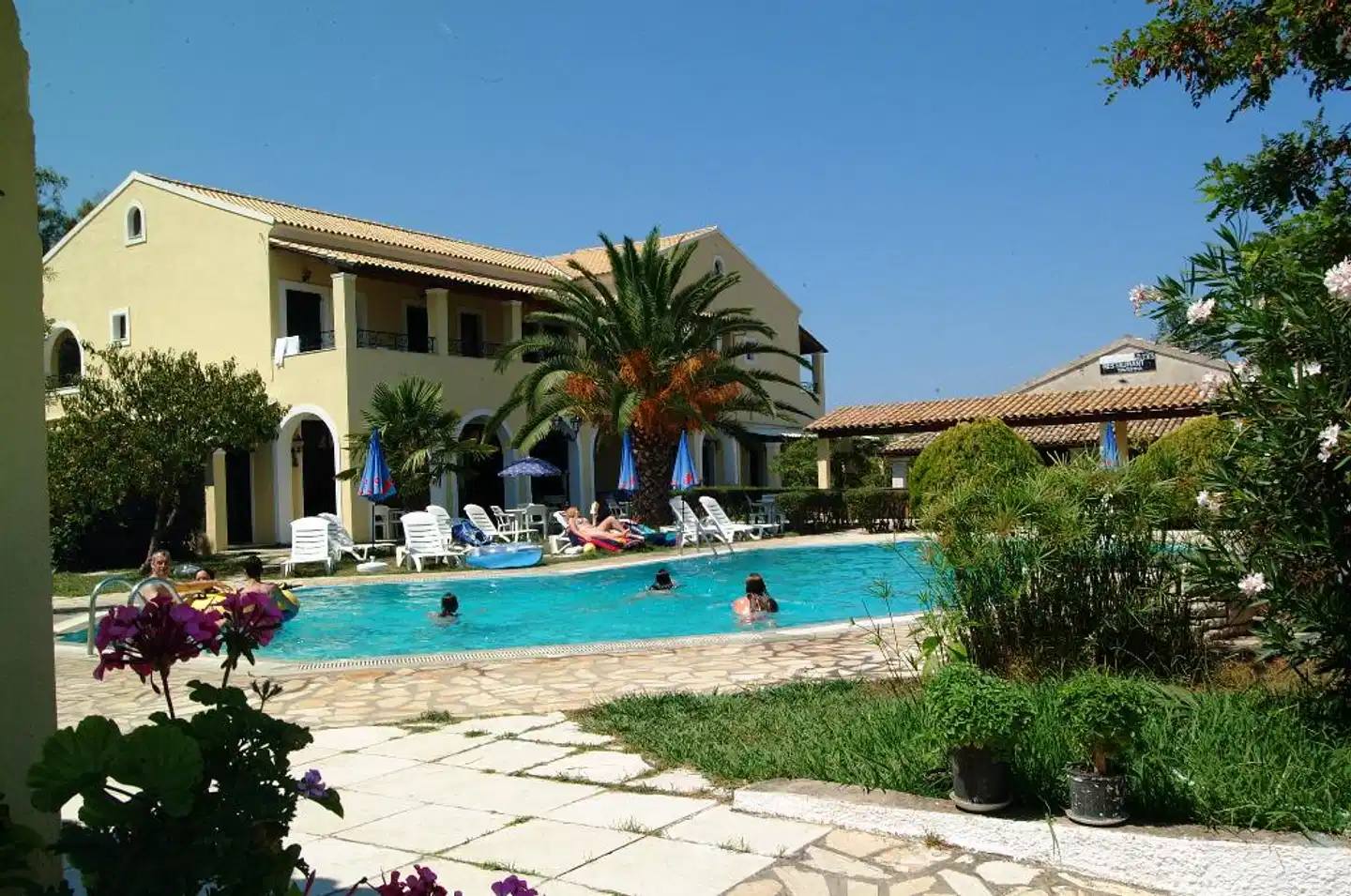 Acharavi Garden Aussenansicht