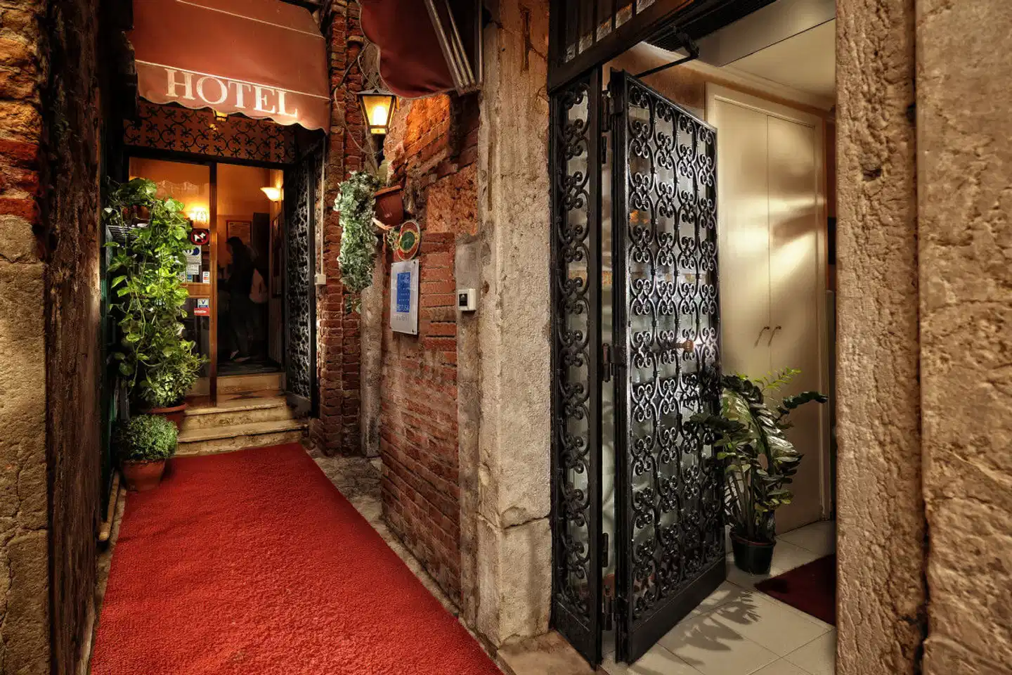 Hotel Tintoretto Lobby