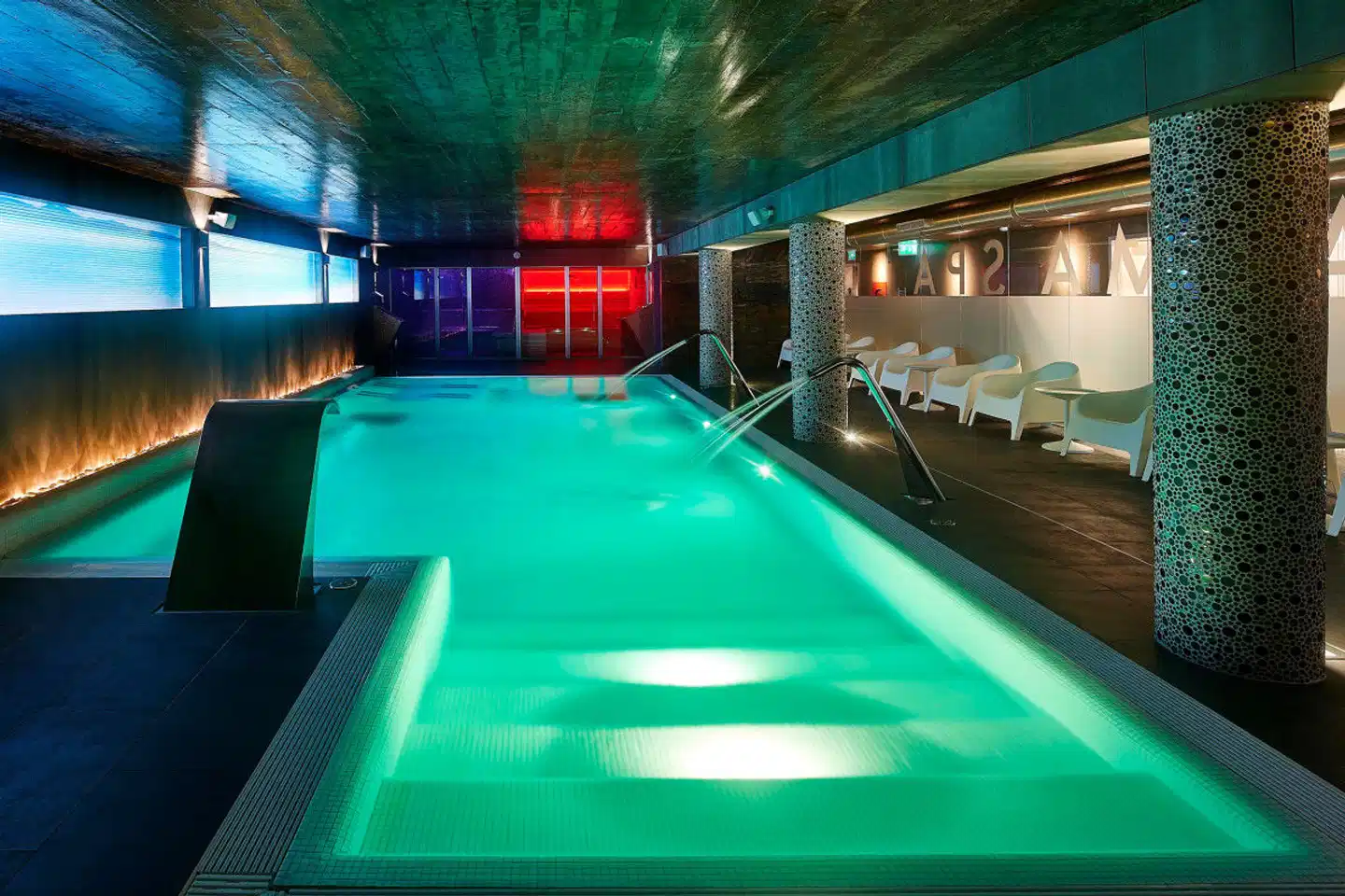 Alcazar Beach & Spa Hallenbad