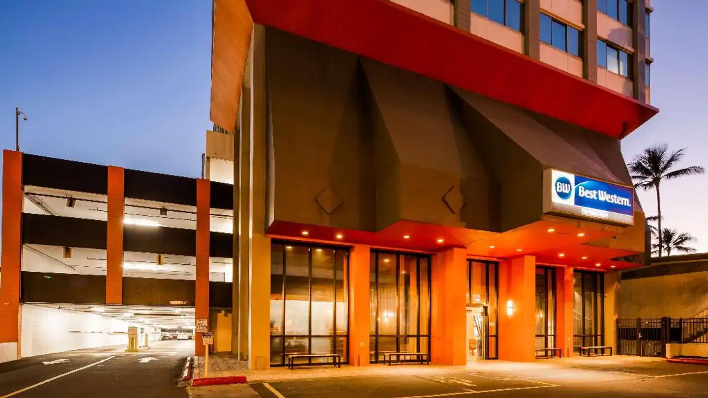 Best Western The Plaza Airport Hotel Aussenansicht