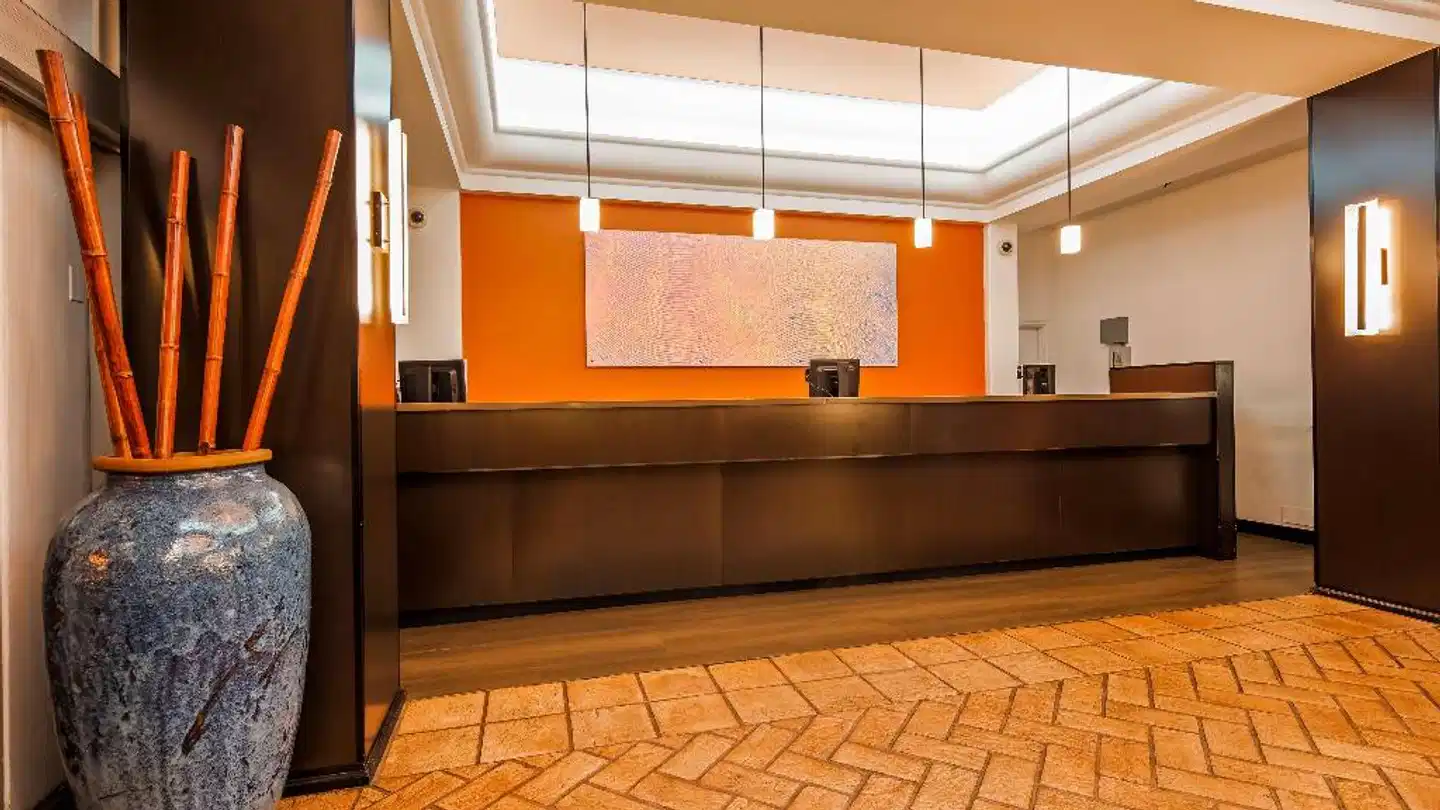 Best Western The Plaza Airport Hotel Lobby