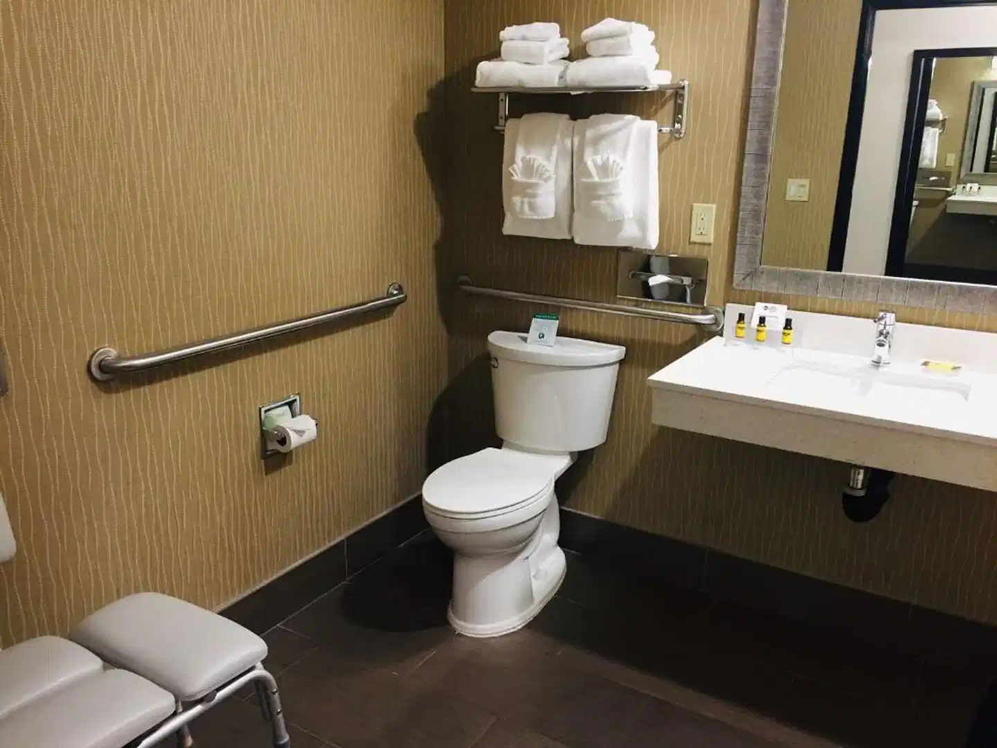 Best Western Plus Portland Airport Hotel & Suites Badezimmer