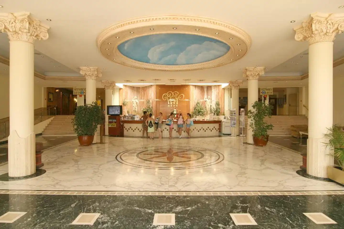 Hotel Benidorm East by Pierre & Vacances Lobby
