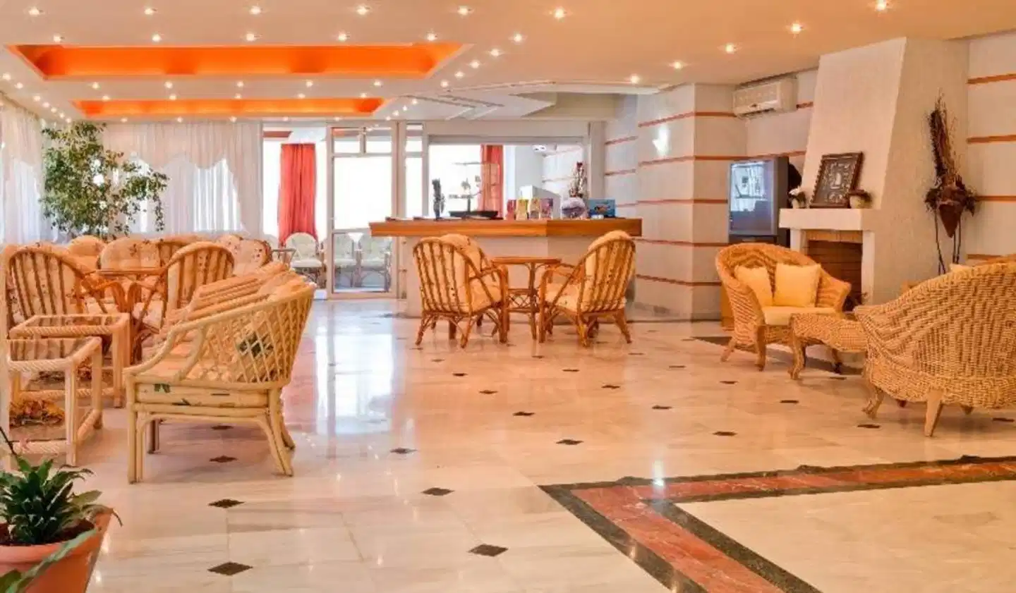 Dedalos Beach Hotel Bar