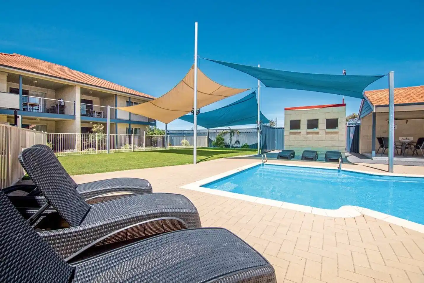 Cervantes Pinnacles Motel Pool