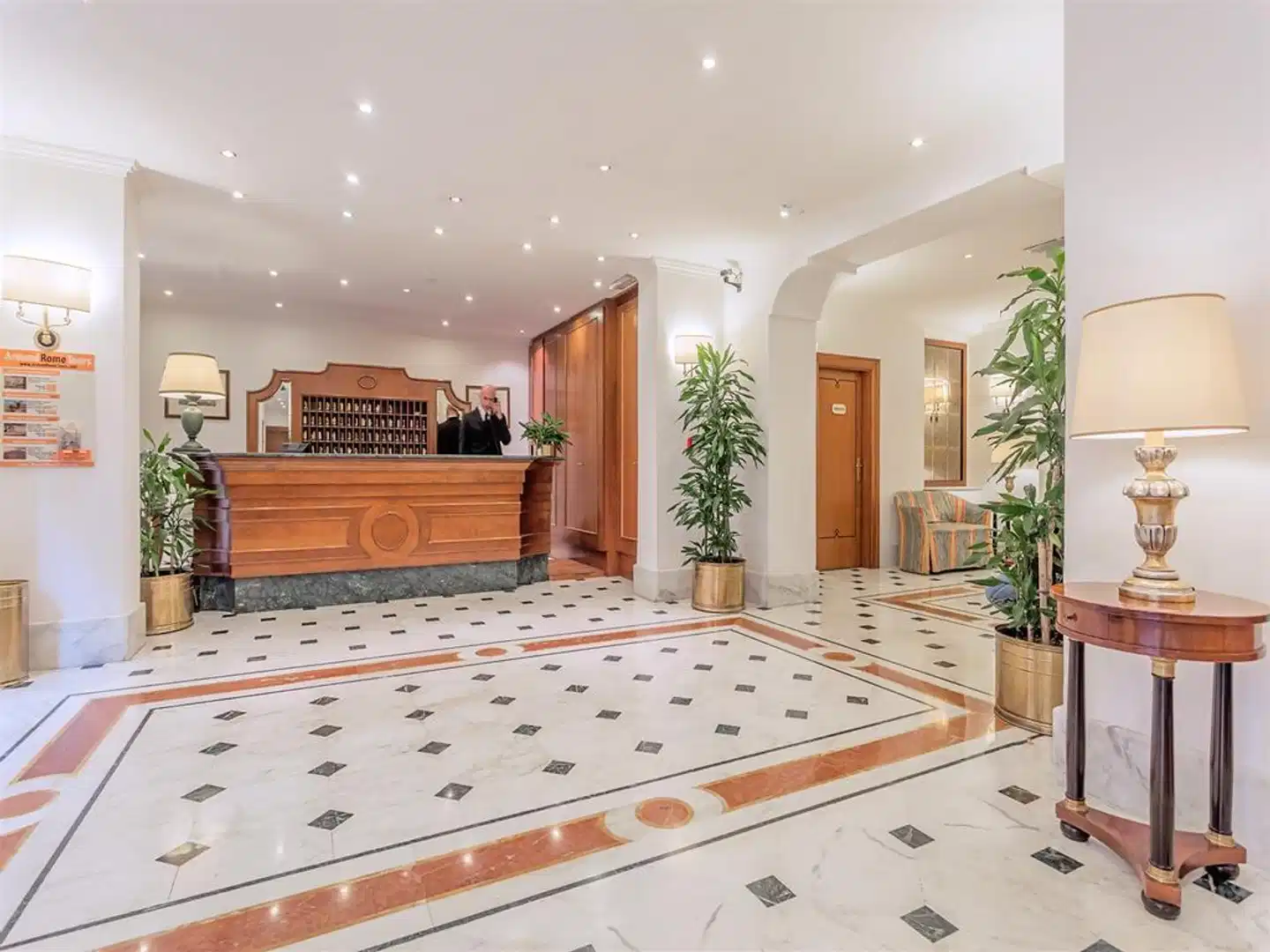 Raeli Hotel Luce Lobby