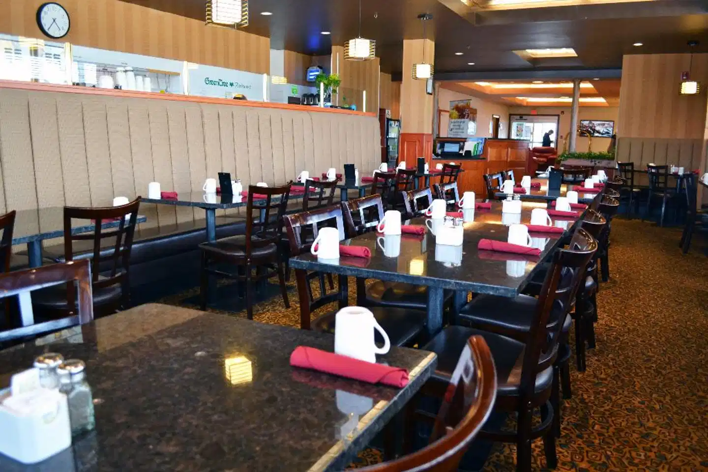 Holiday Inn Hinton Bar