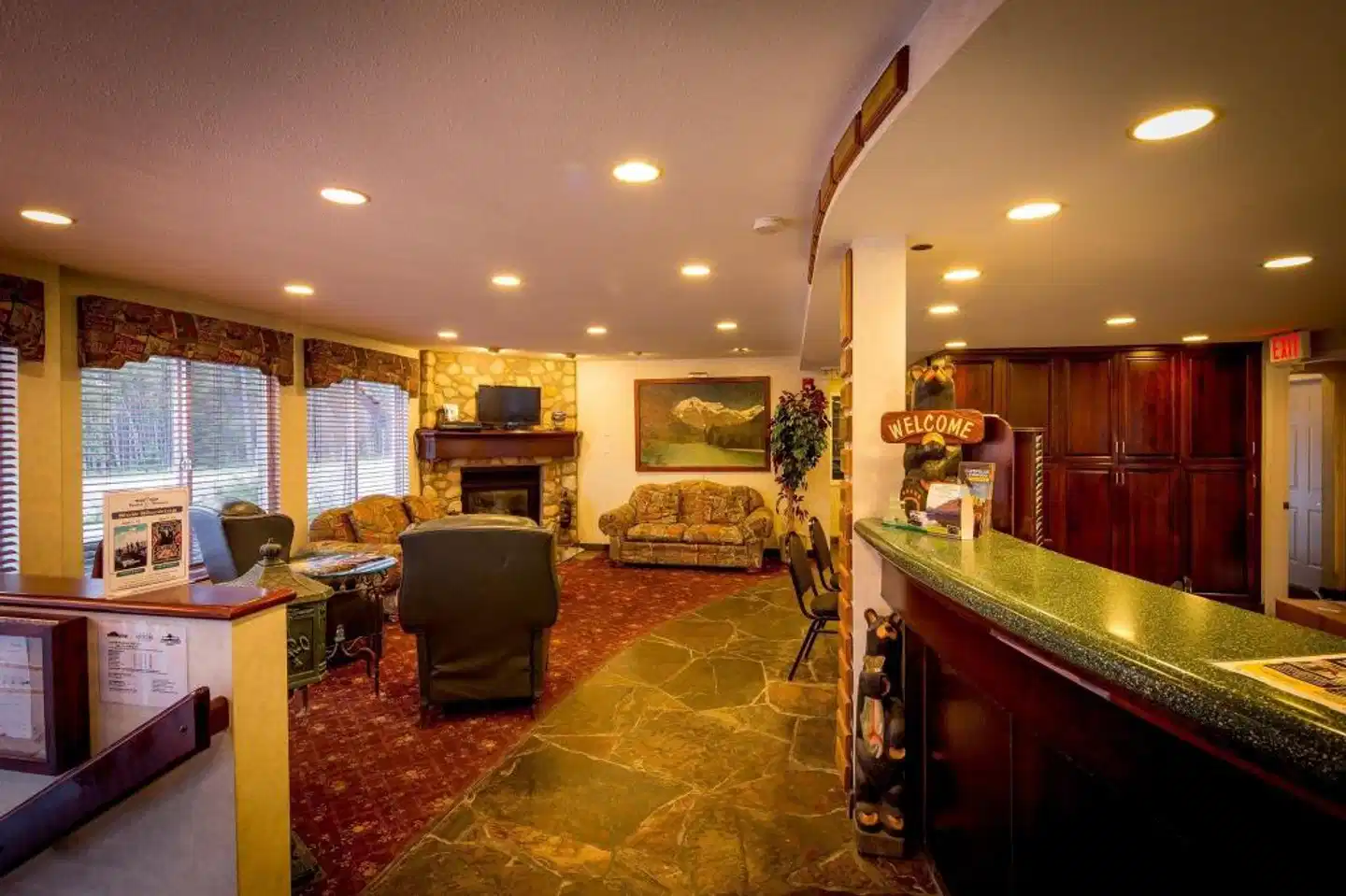 Mount Robson Inn Bar