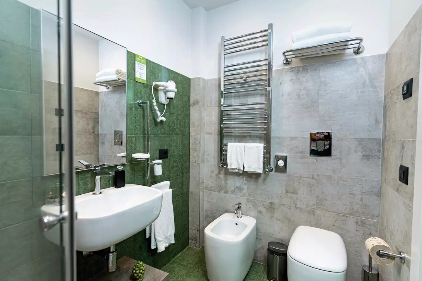 Grand Hotel Faraglioni Badezimmer