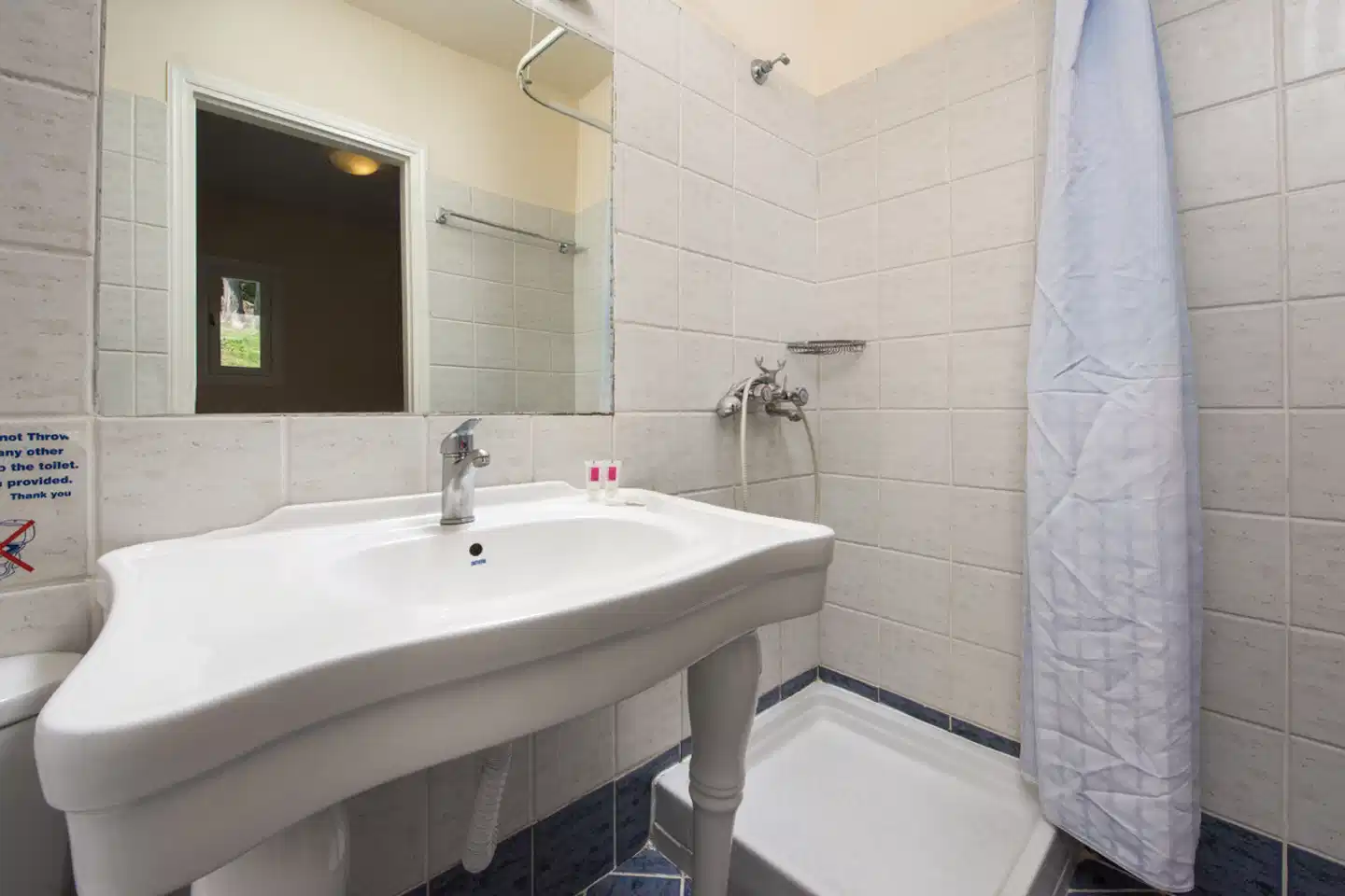 Olympion Village Hotel Badezimmer