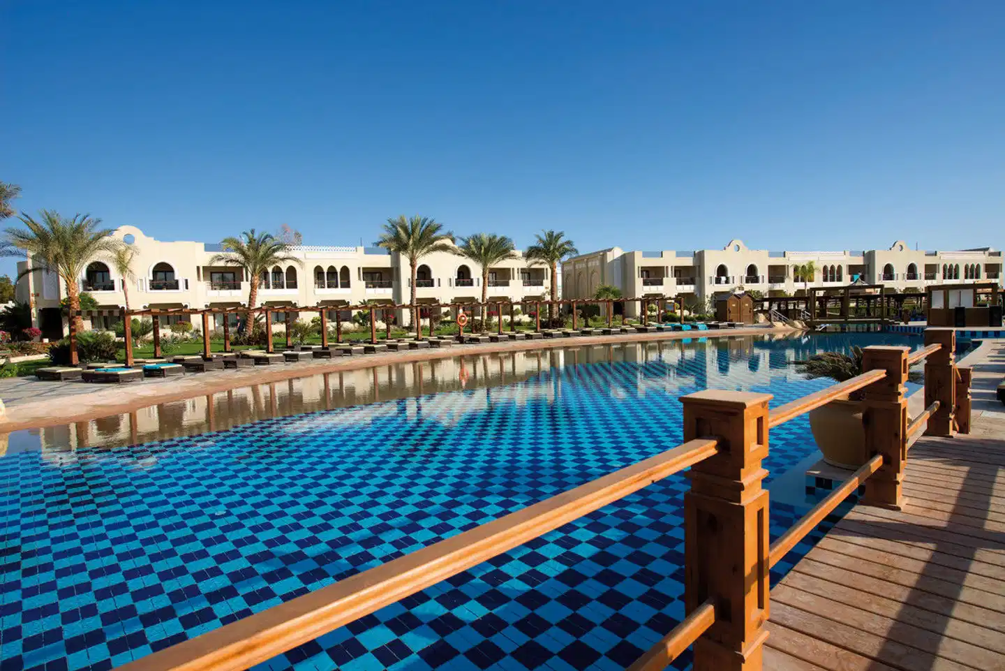 SUNRISE Arabian Beach Resort - Grand Select Pool