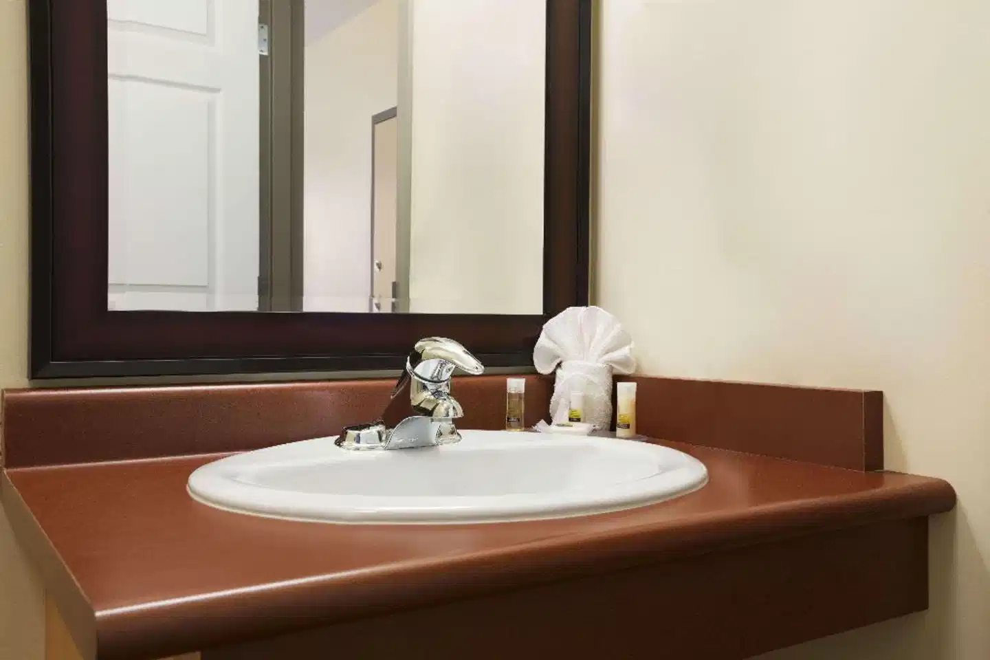 Days Inn by Wyndham Dawson Creek Badezimmer