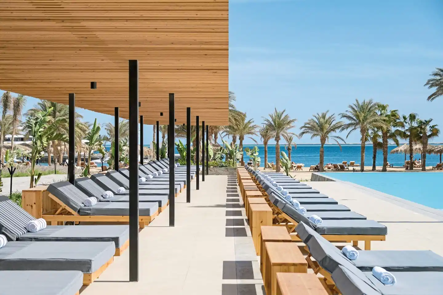 Serry Beach Resort Terrasse