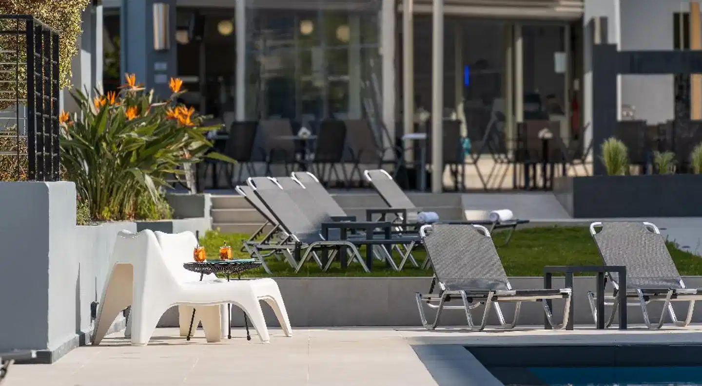 Sunrise Village Hotel Terrasse