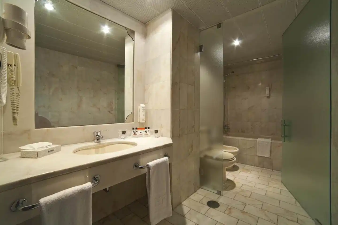 HF Fenix Porto Badezimmer