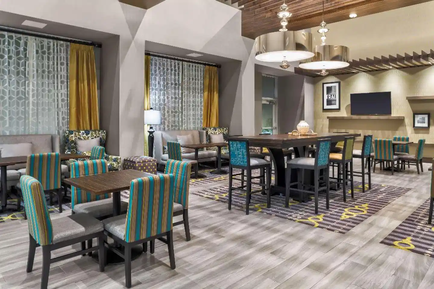 Hampton Inn & Suites Los Angeles/Hollywood Bar