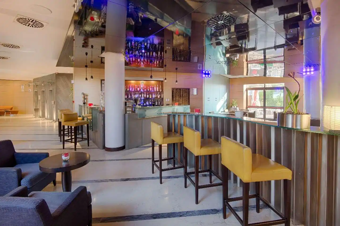 NH Bologna Villanova Bar