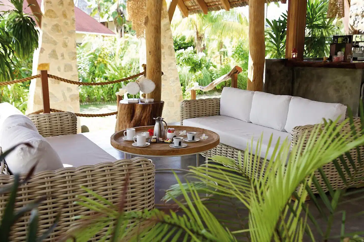 Les Lauriers Eco Hotel & Restaurant Lobby