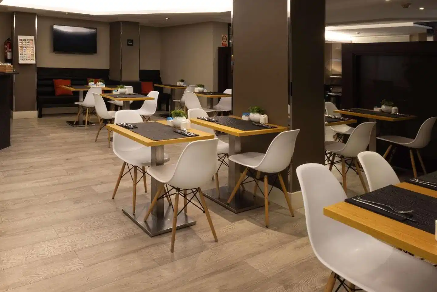 Catalonia Albeniz Restaurant