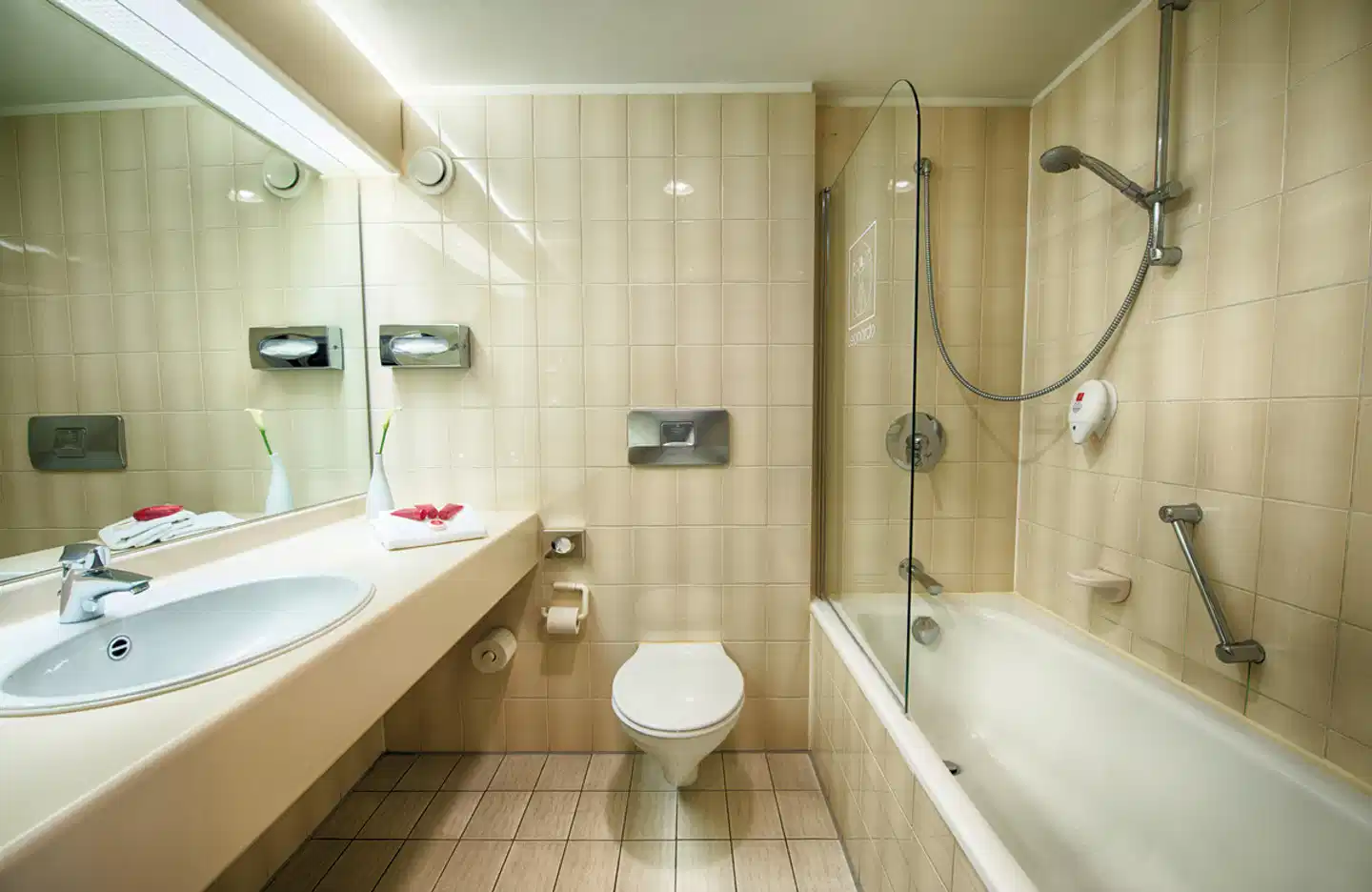 Leonardo Hotel Hamburg Stillhorn Badezimmer